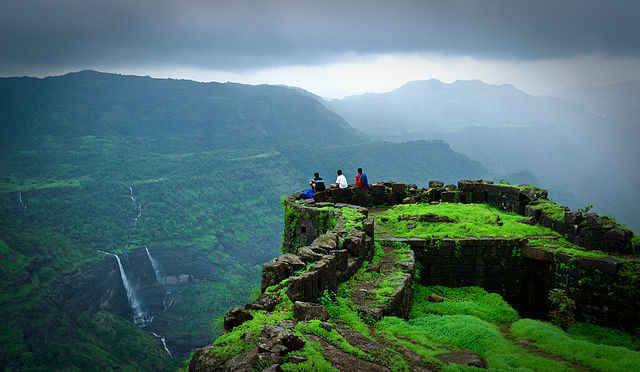 Image for blog: Things to Do in Pune This Weekend | Paragliding, Resorts & More