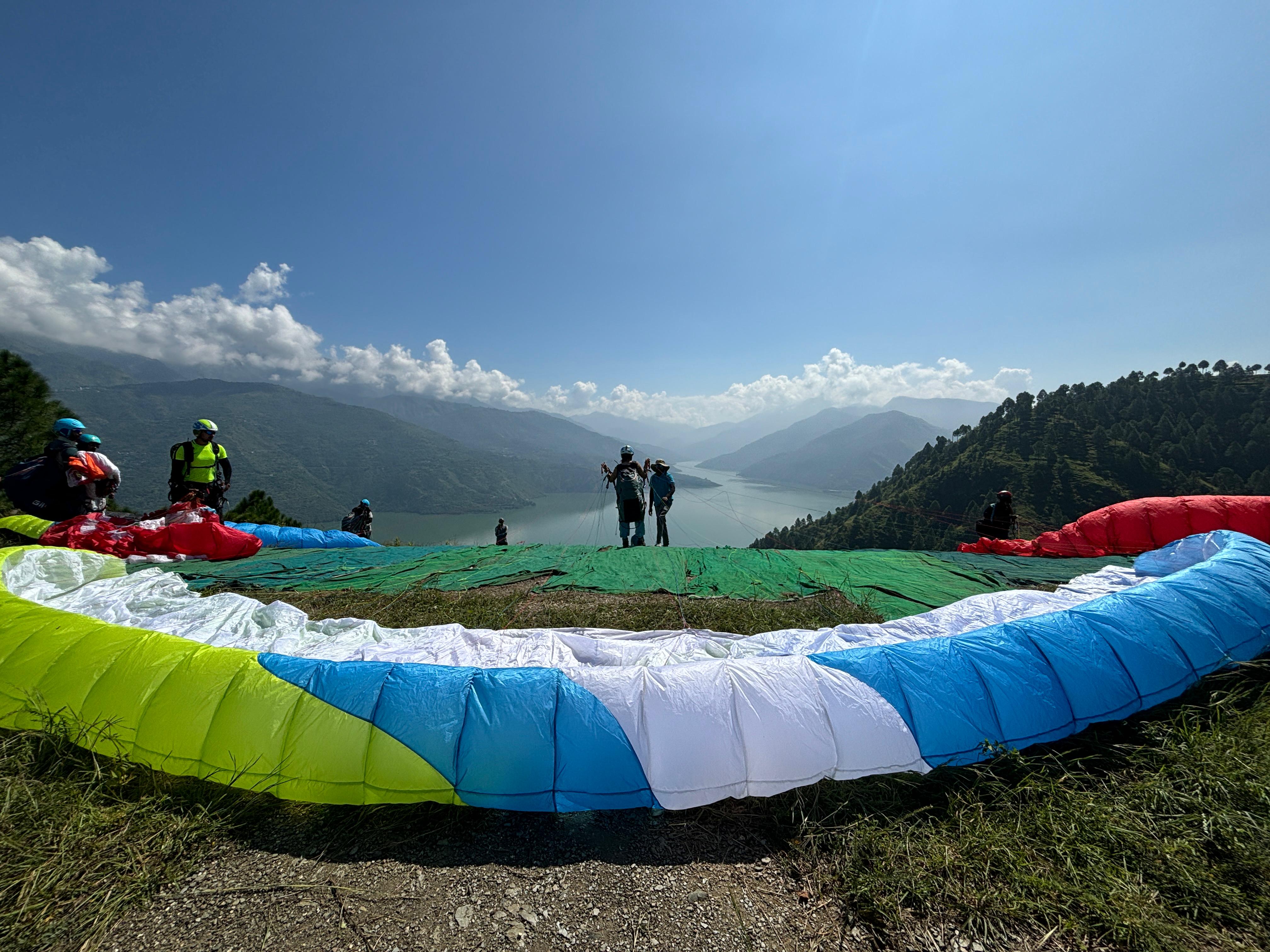Tandem paragliding flights in Kamshet near Pawna Lake